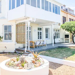 https://the-bay-house.hotels-capetown.com